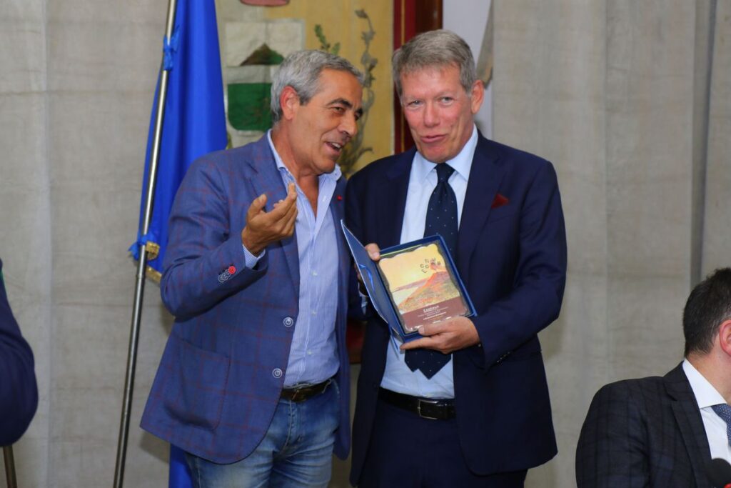 A Le Eccellenze Campane il giornalista Giocchino Bonsignore ritira il premio Eccellenze EcoNews