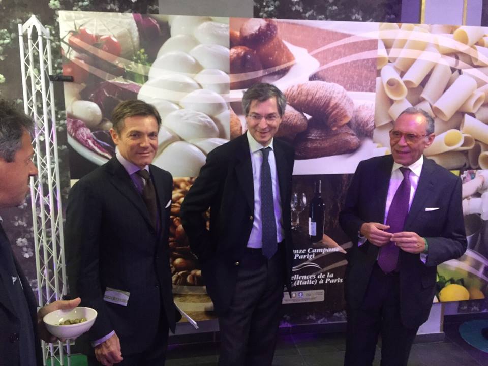 Al centro l_Ambasciaotre d_Italia a Parigi propmotore de Le eccellenze campane a Parigi